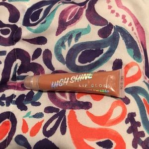 lip gloss